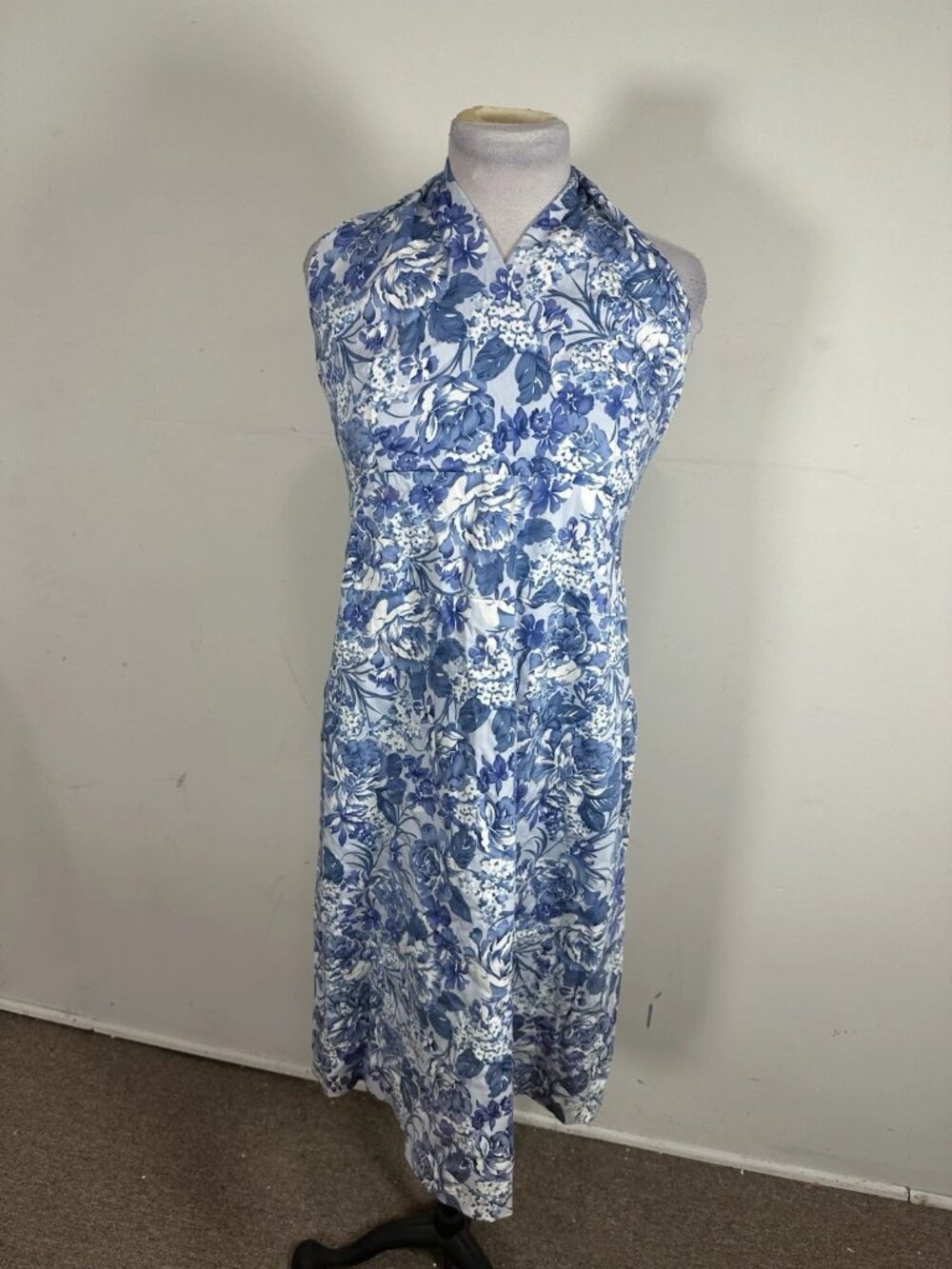 Women’s Blue And White Color Sleeveless Dress